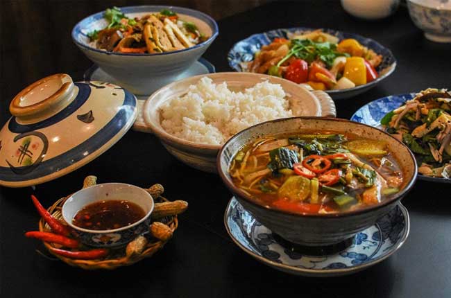 plat vietnamien cuisine vegetarienne hue